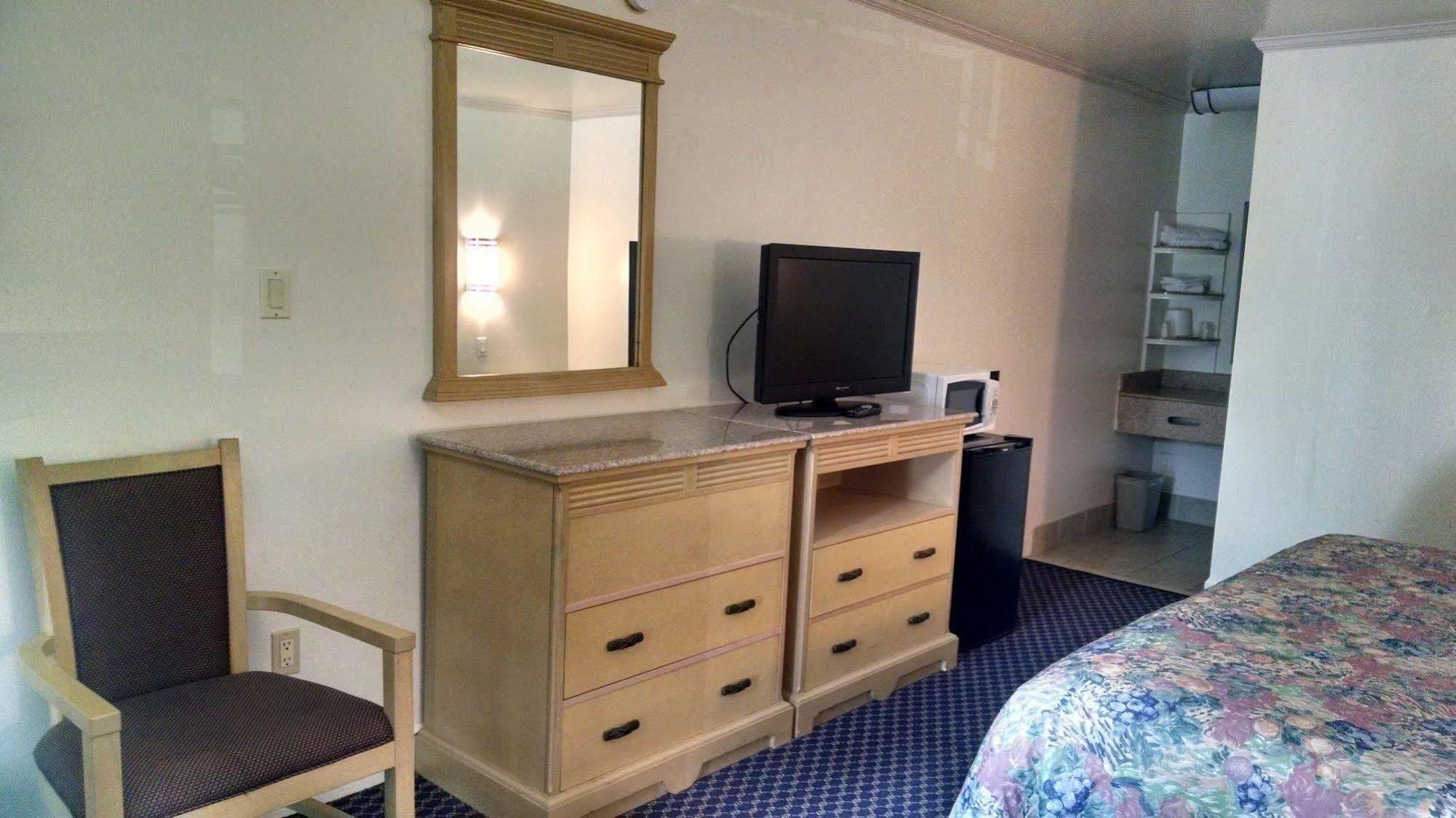 Budget Lodge Newport News Extérieur photo