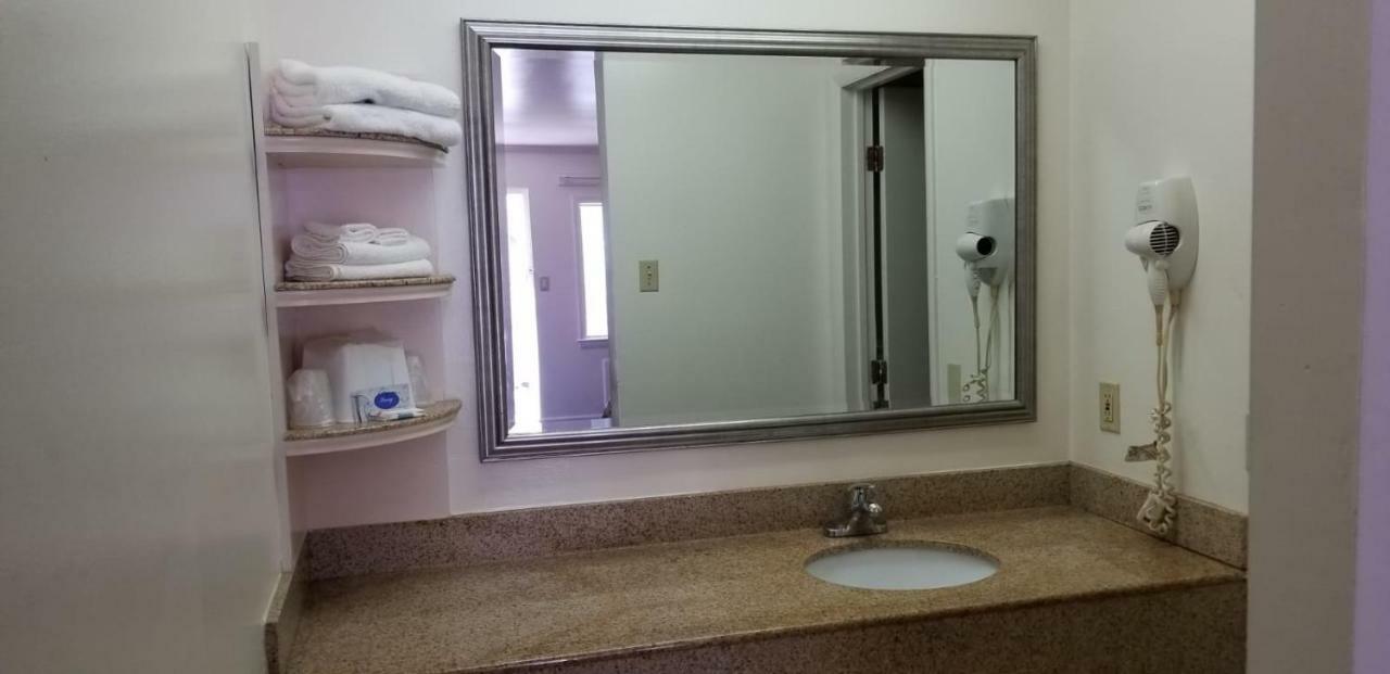 Budget Lodge Newport News Extérieur photo